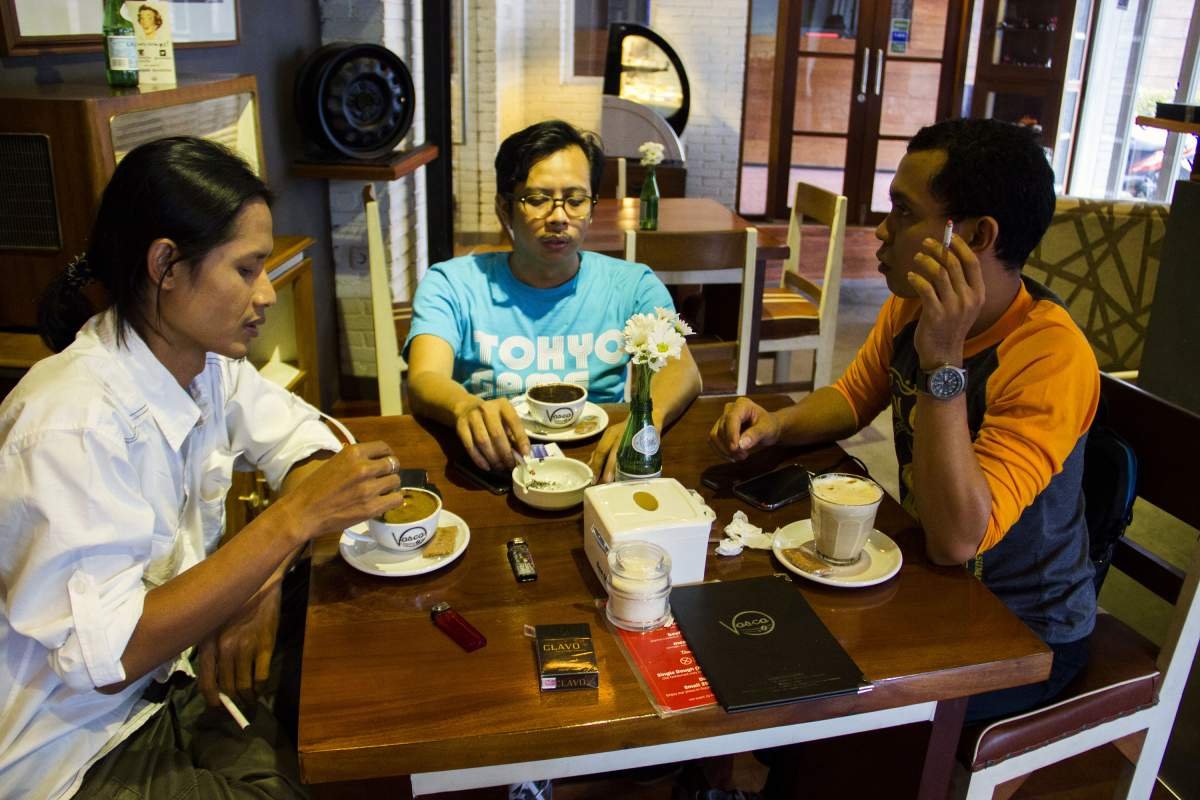 Obrolan tiga sahabat