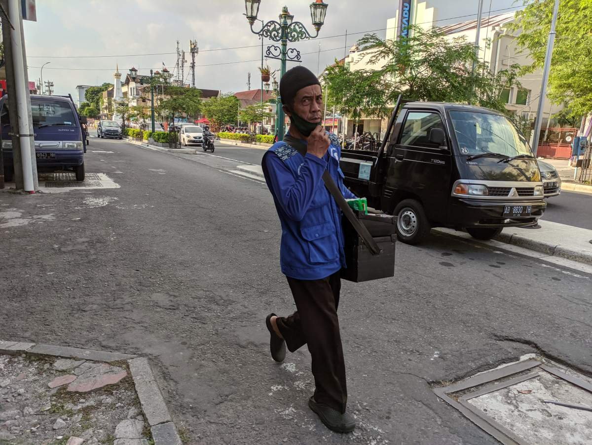 pedagang asongan rokok jalan malioboro