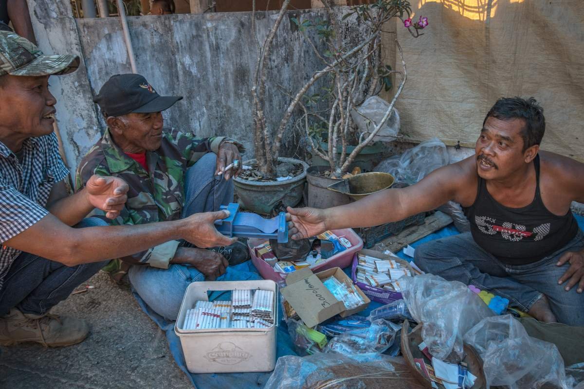Pedagang mbako tingwe
