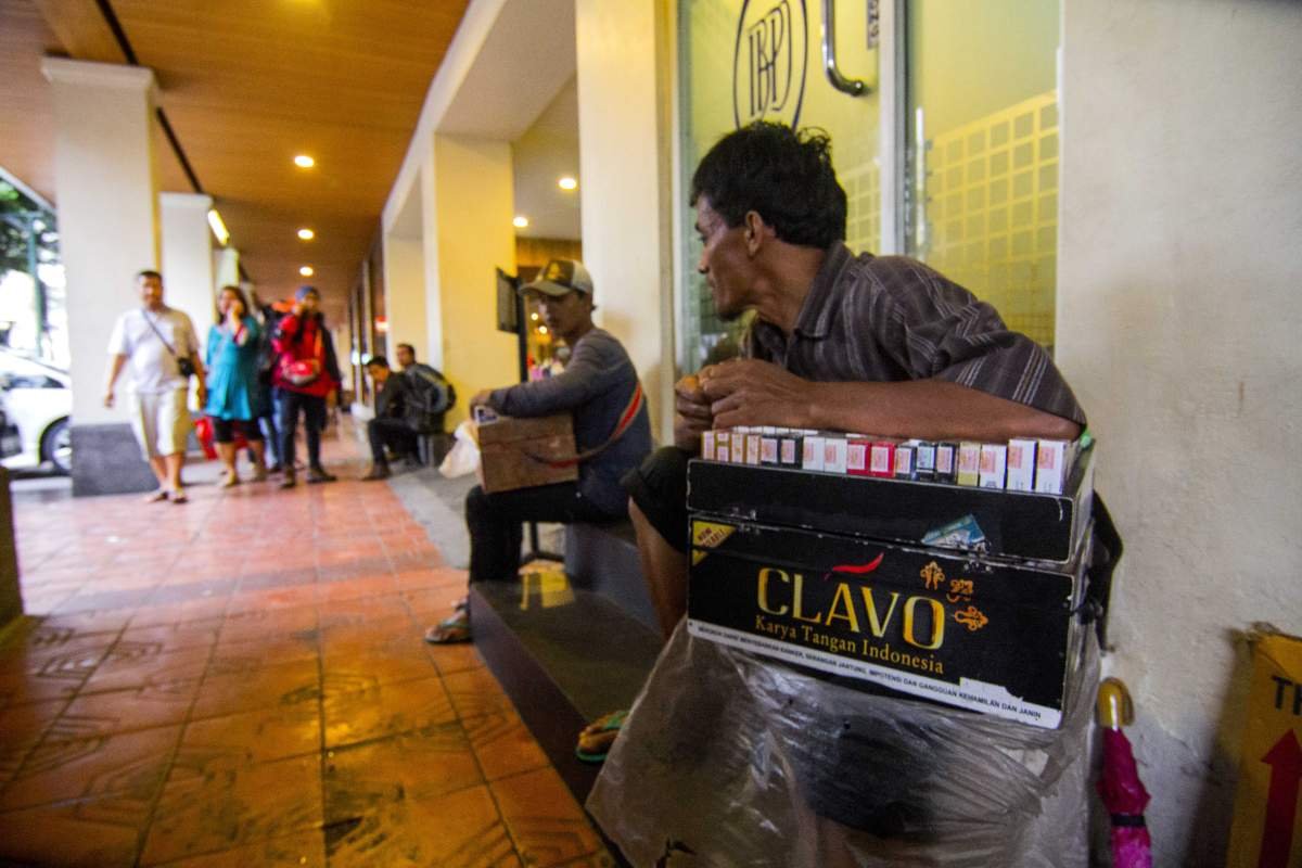 Pedagang rokok Asongan di Malioboro