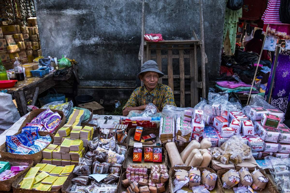 Pedagang Rokok Di Pasar Tradisional Semin Gunungkidul