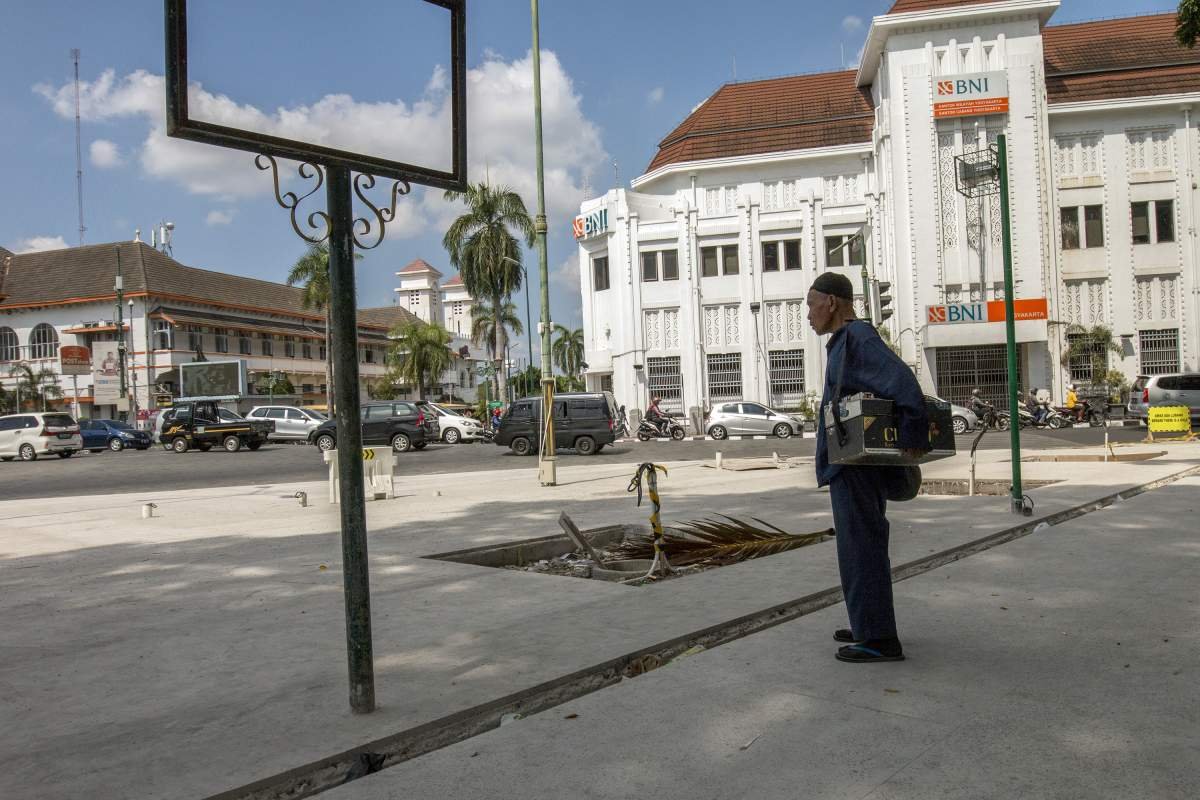 Pedagang rokok di Titik Nol Km Yogyakarta