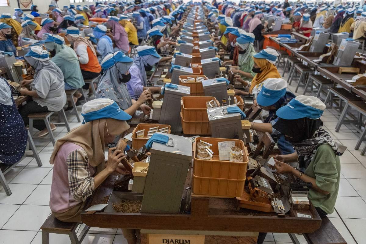 Pekerja Linting Djarum Kudus
