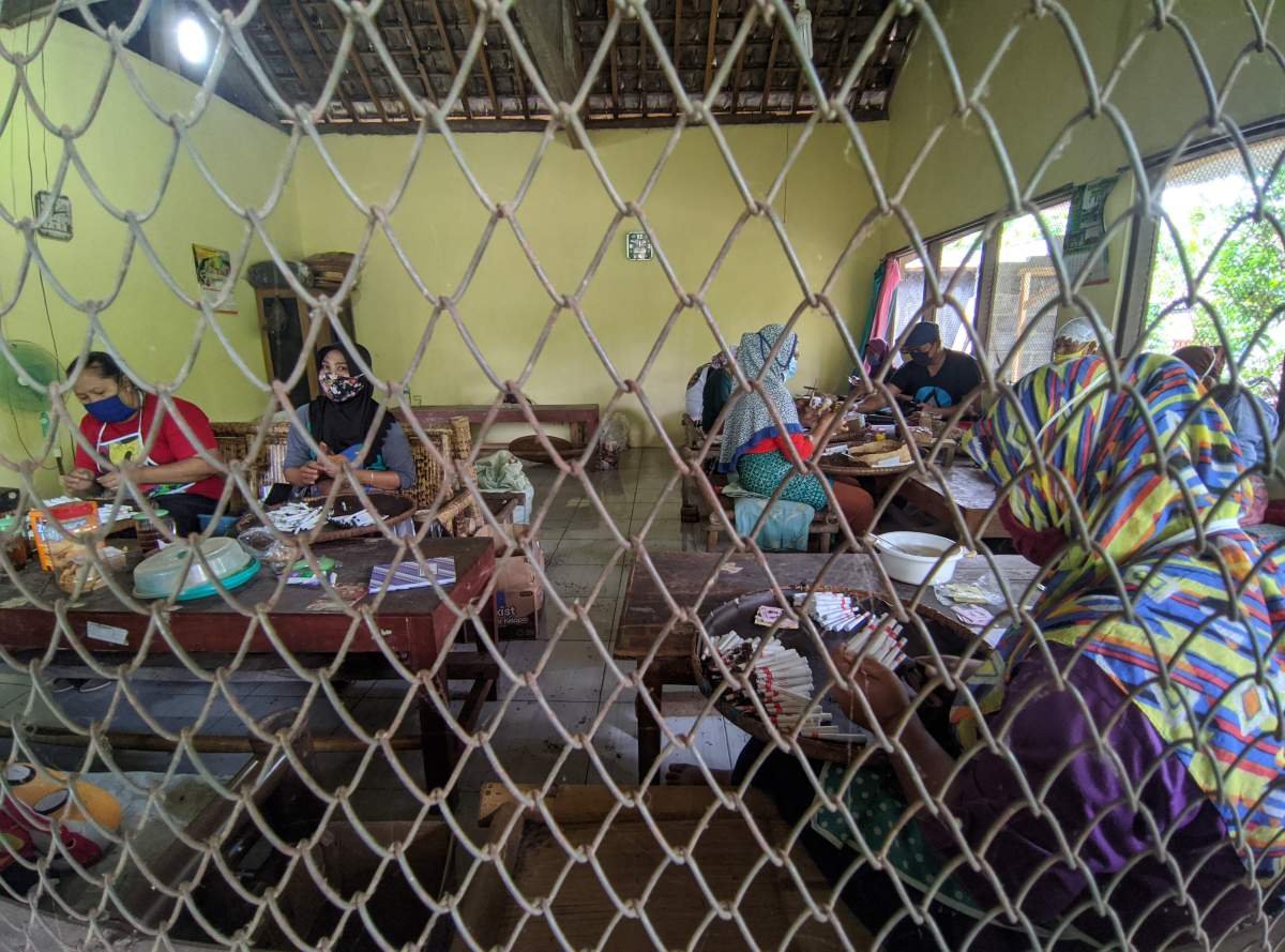 pekerja pabrik rokok dua saudara purworejo