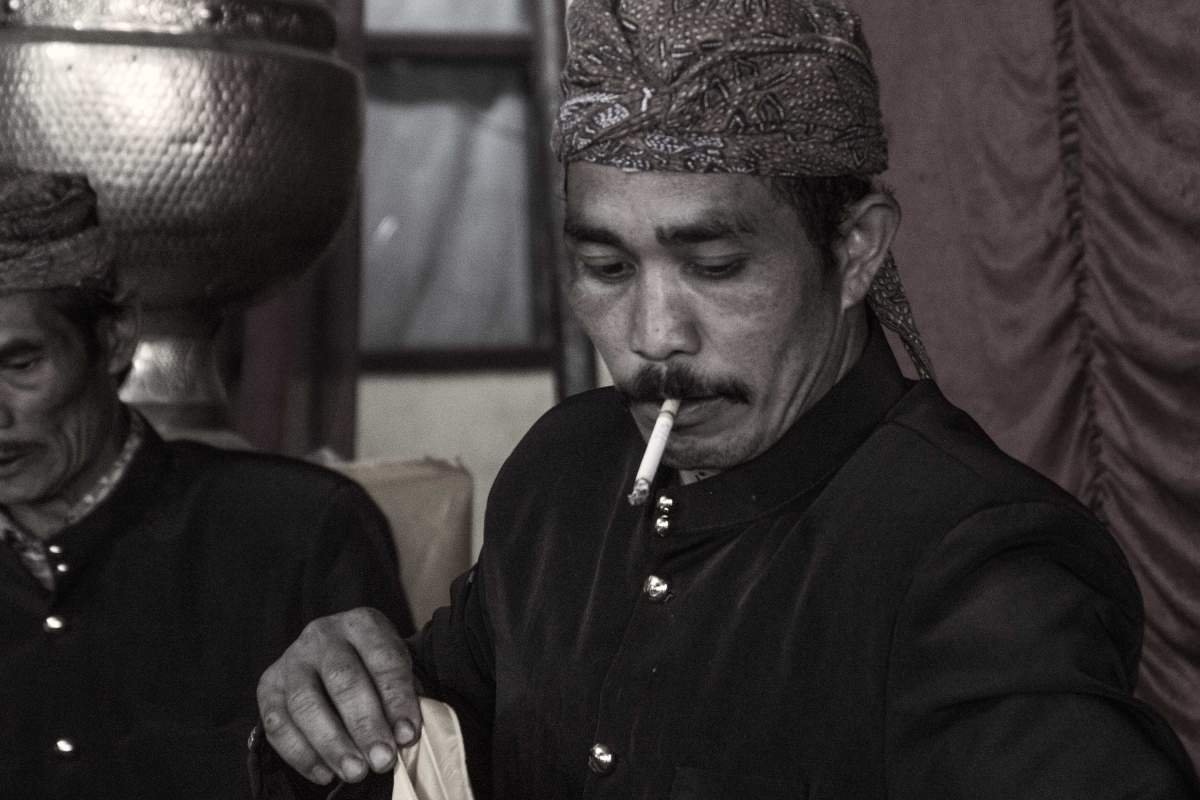 Pelaku Budaya Suku Tengger menjelang hari raya Karo