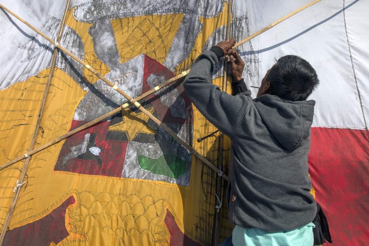 pembuat layang layang di parangkusumo