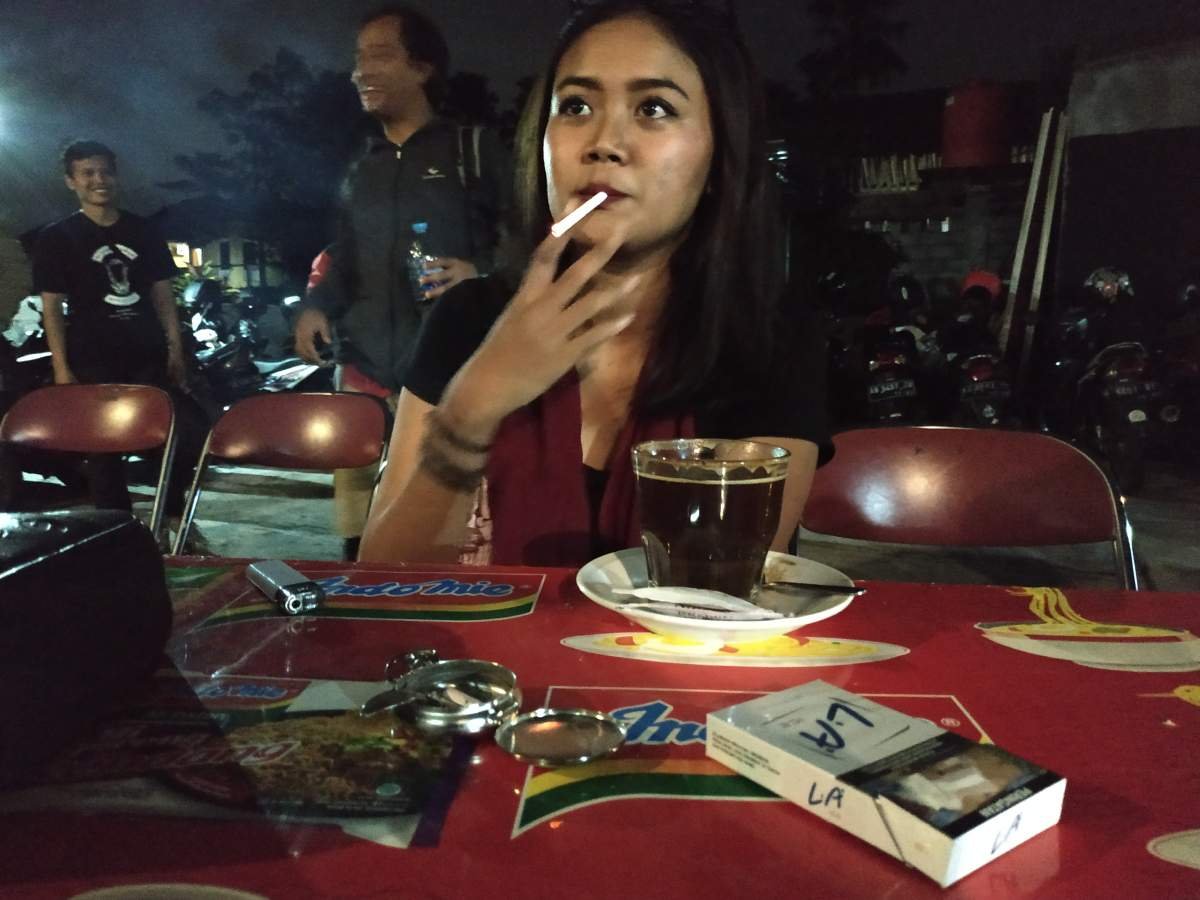 perempuan penikmat la ice