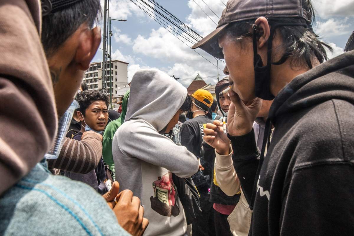 Peserta Aksi Jogja Memanggil Berbagi Rokok