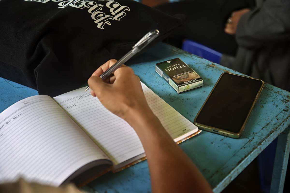 peserta dan rokoknya