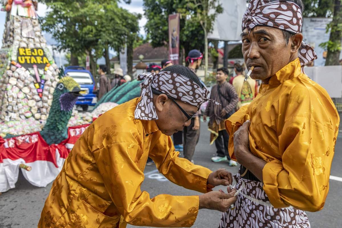 Peserta Kirab Hari jadi Magelang 1120 tahun