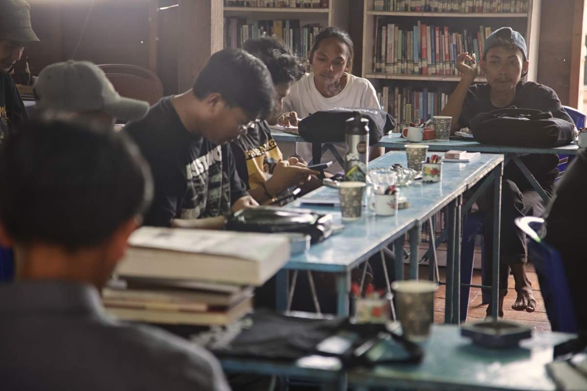 peserta menyimak dalam kelas musyawarah kretek