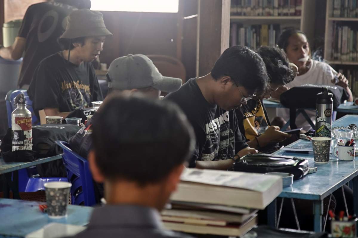 peserta menyimak materi