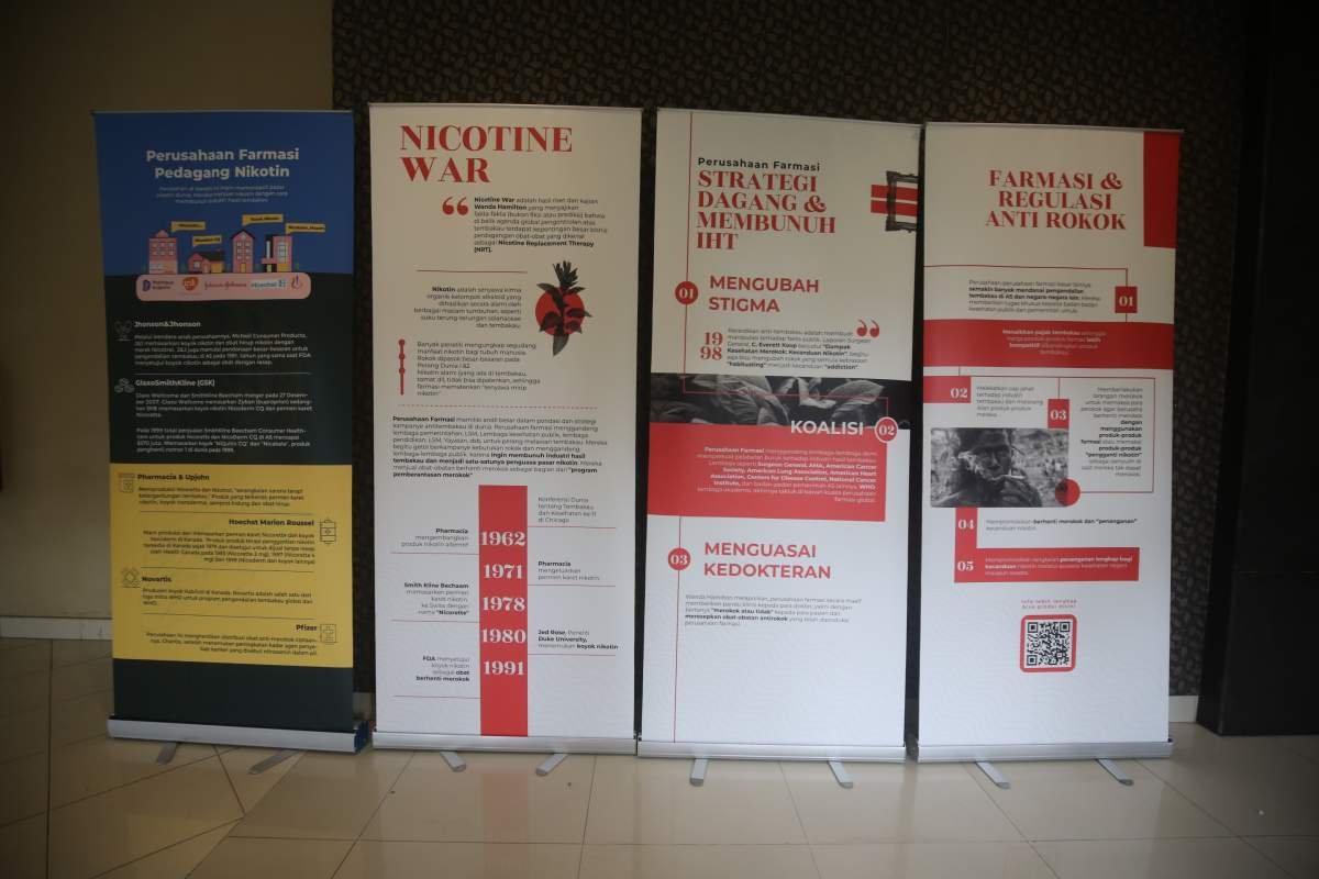 Poster acara bedah buku Nicotine War di UGM