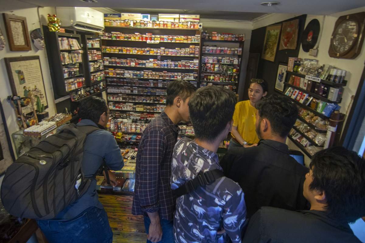 Rak display rokok di tobeko
