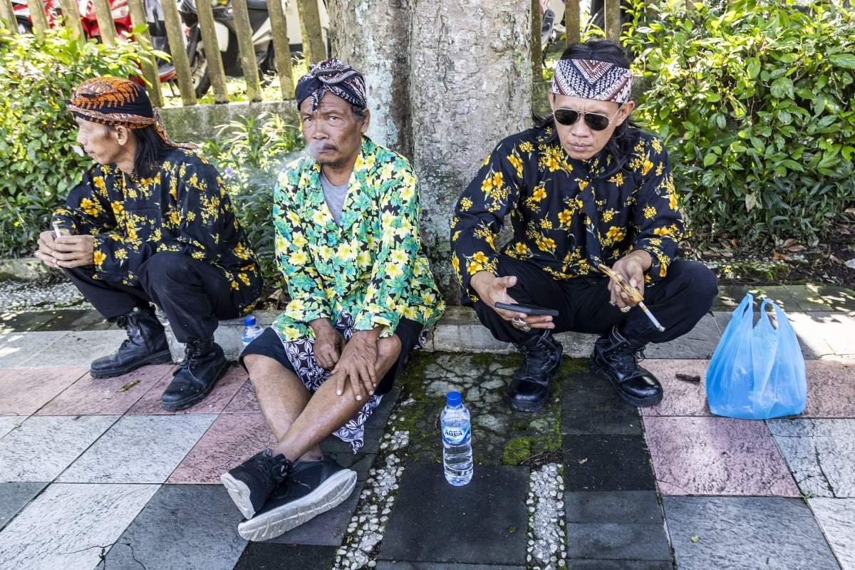 Rehat Sejenak Sambil Sebat