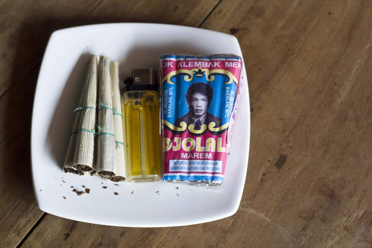Rokok Klembak Menyan Jo Lali Marem
