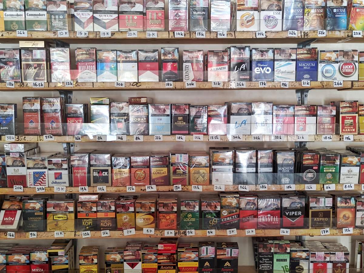 rokok kretek dalam display