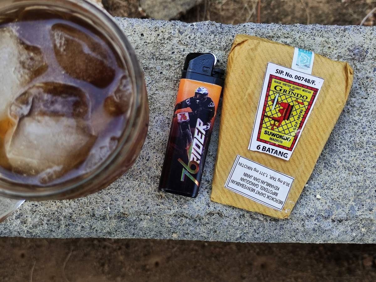 Rokok Kretek Klobot Grindo