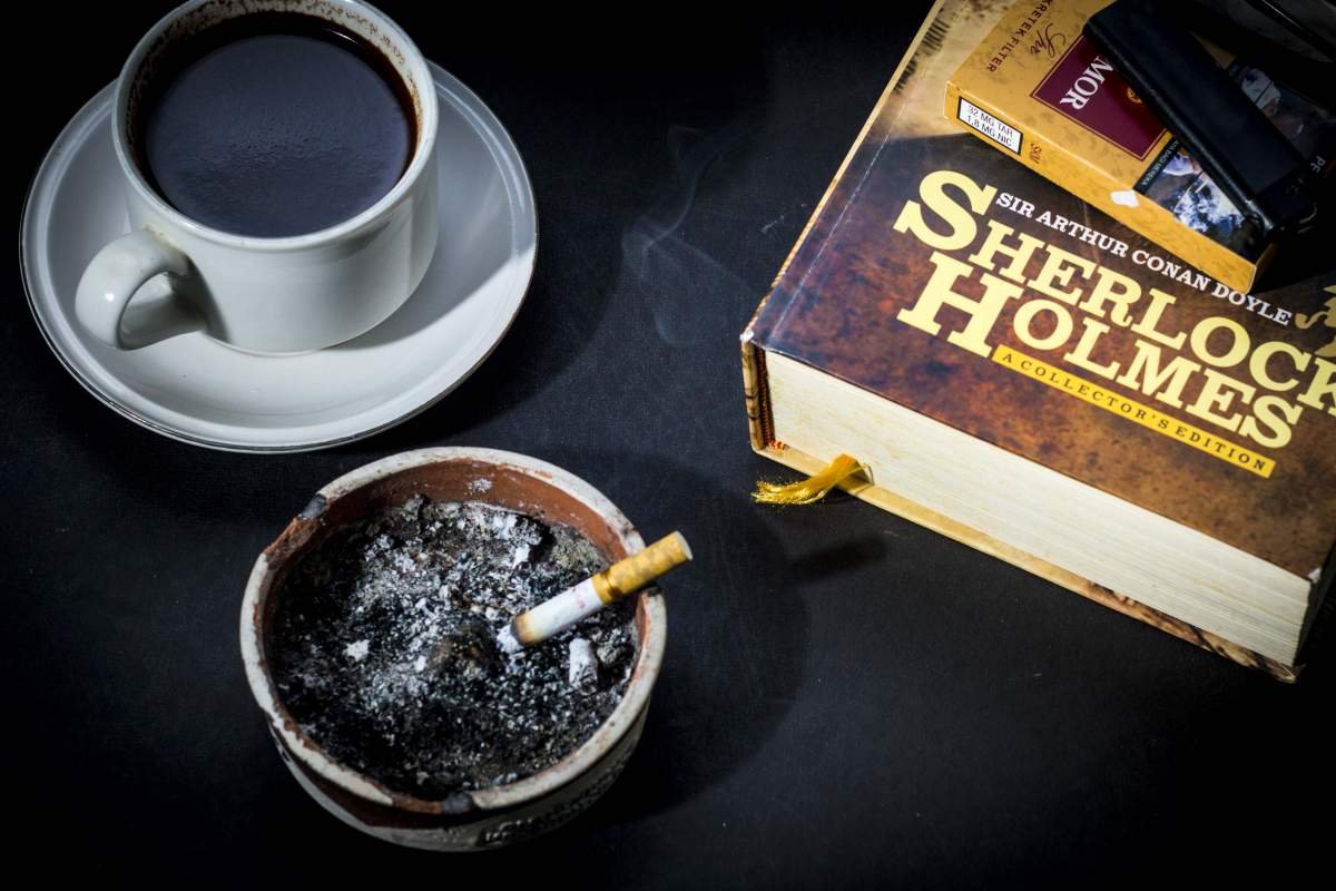 Rokok Kretek terakhir Sherlock Holmes
