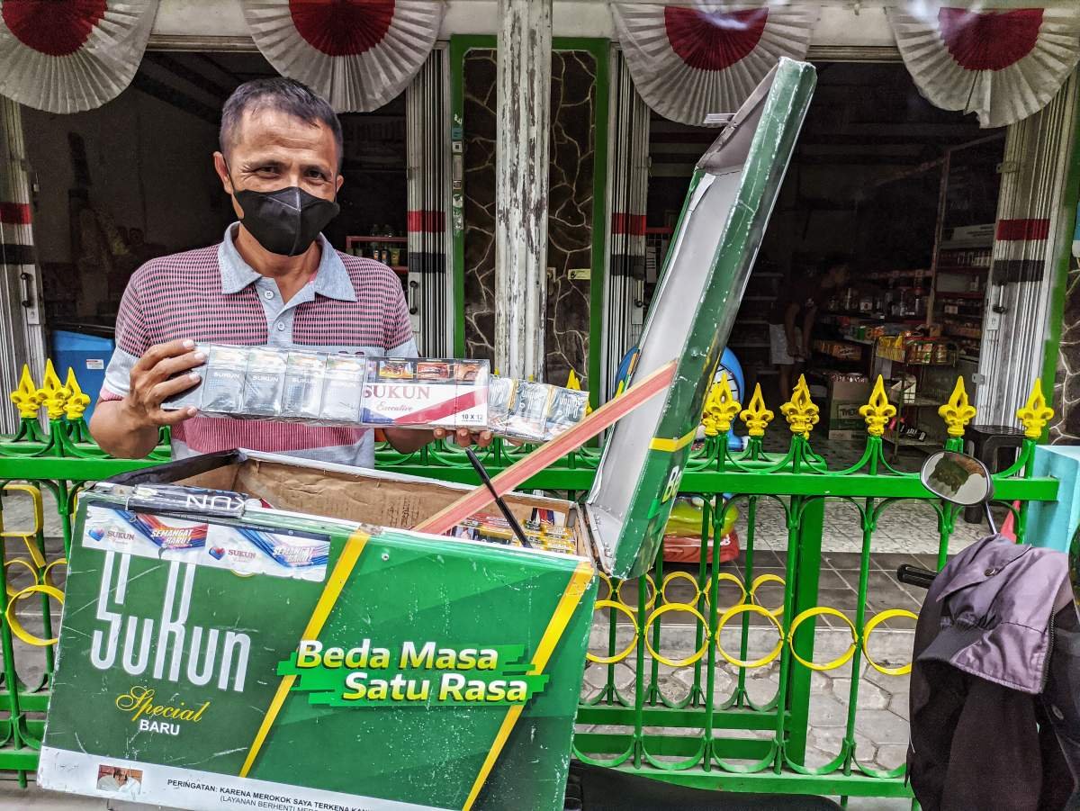 Sales rokok Sukun bernama Muhammad Yasin.