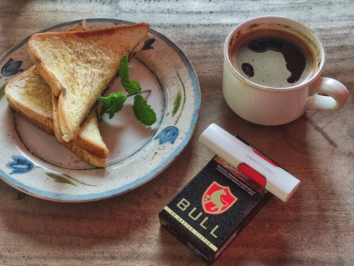 sarapan bull dan roti panggang