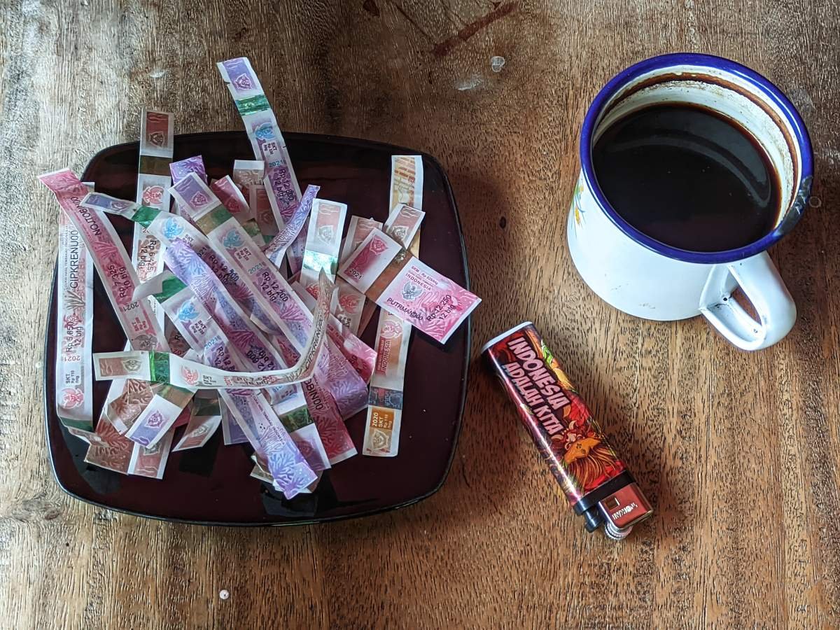 Sarapan pagi dengan cukai rokok