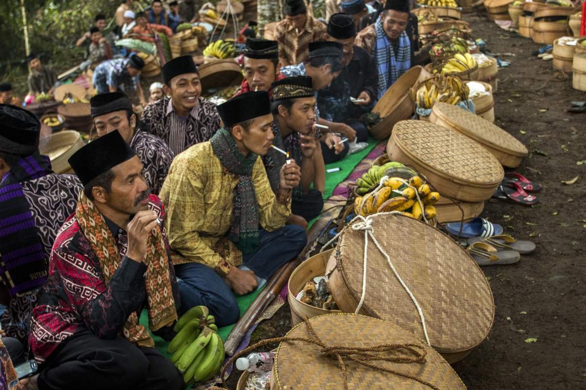 sebat bareng dalam tradisi sadranan