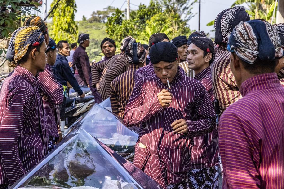 sebat dulu menjelang kirab rasulan di desa Nglanggeran