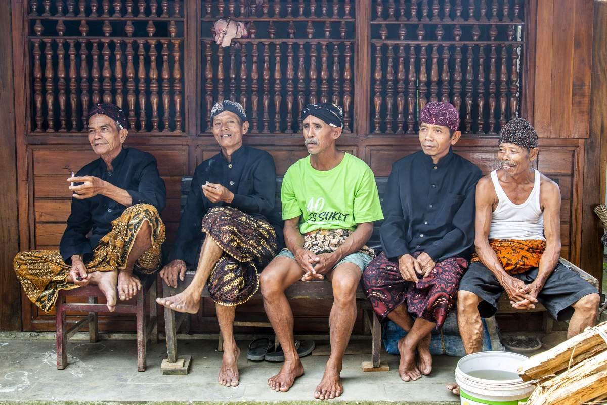 Sebat santai kaum lelaki Anak Putu Kiai Bonokeling