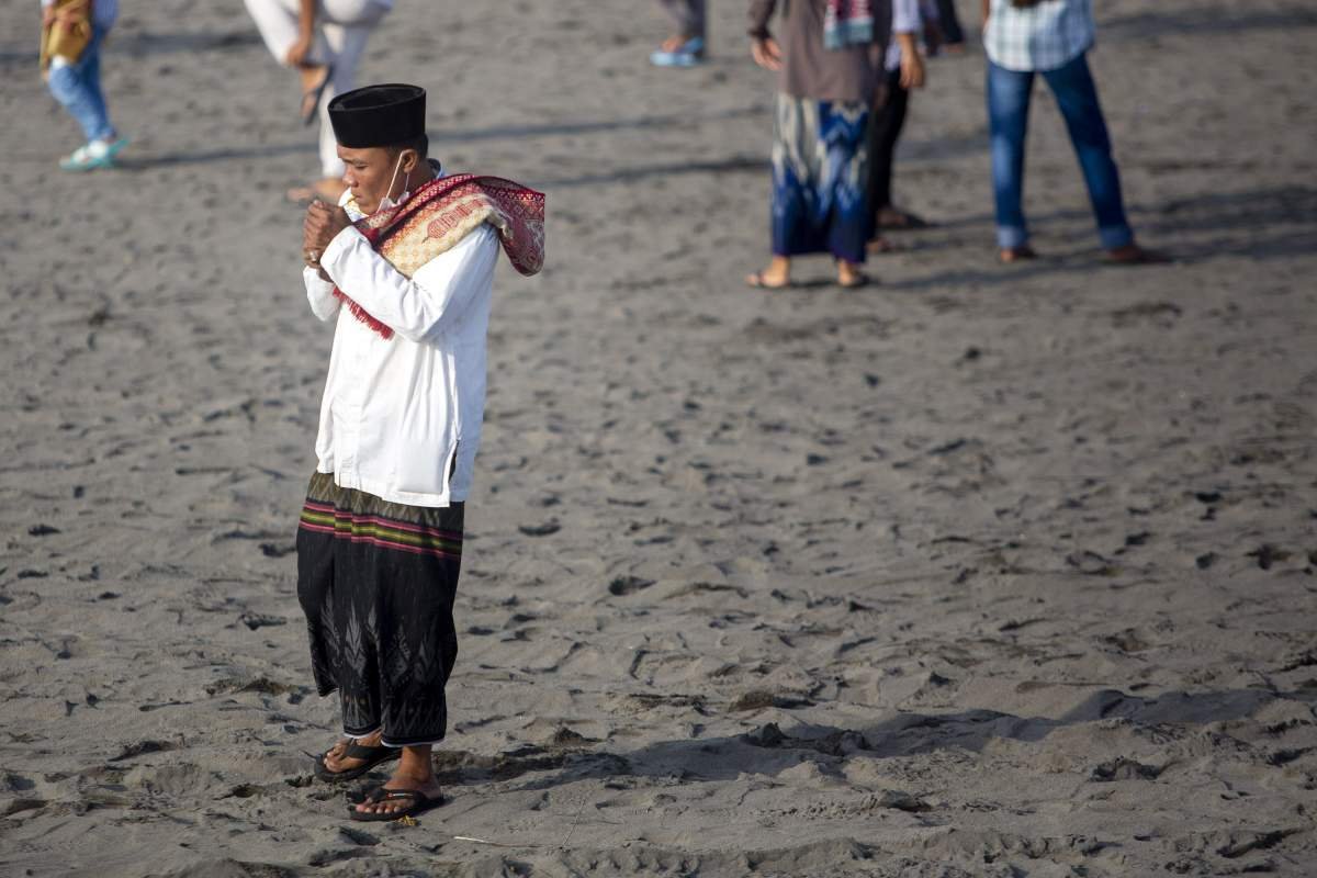 Sebat usai shalat Idulfitri