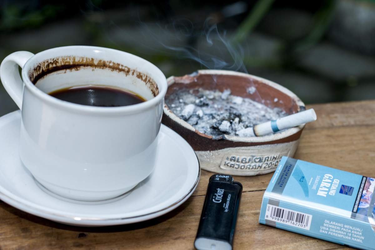 Secangkir kopi dan Signature