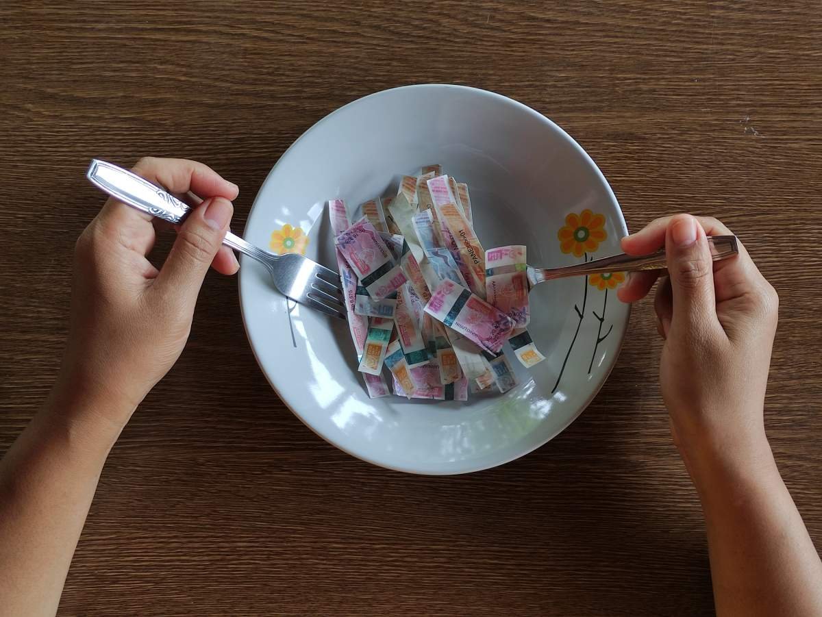 Siapa Yang Memakan Cukai Dengan Rakus?