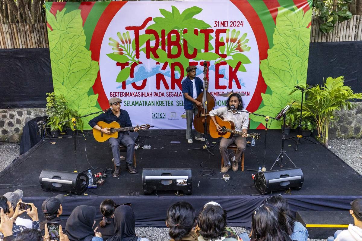 Silampukau memeriahkan acara Tribute to Kretek di Kancane Coffe and Bar