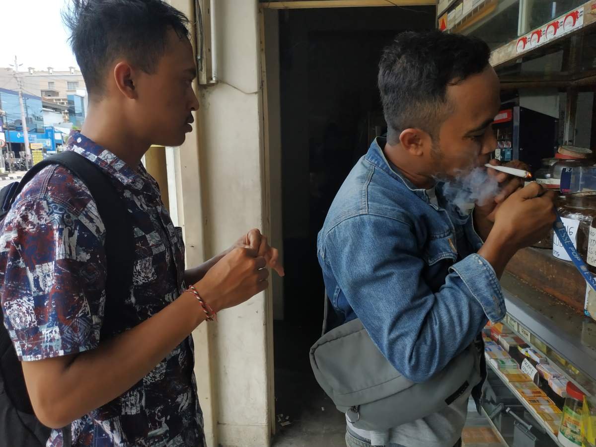 Sobat sebat di toko Wiwoho