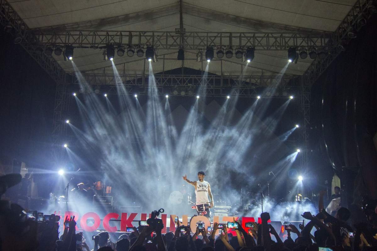 Superman Is Dead on Stage Super Music Rock In Noize Stadion Kridosono