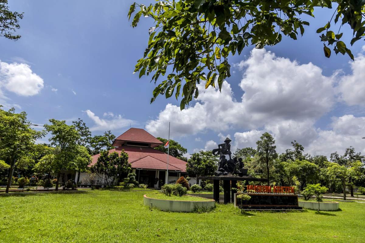 tampak depan museum kretek kudus