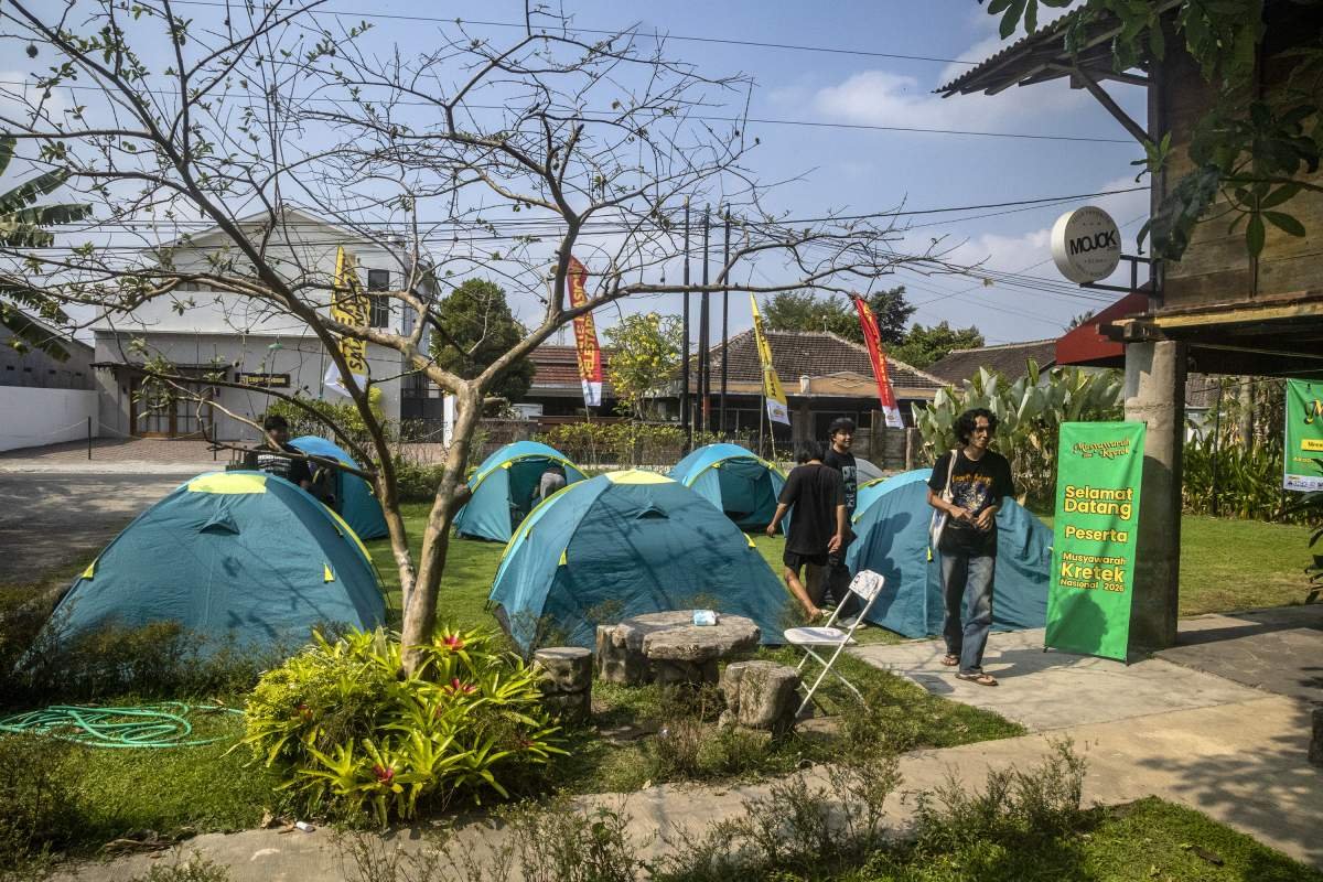 tenda musyawarah kretek di akademi bahagia