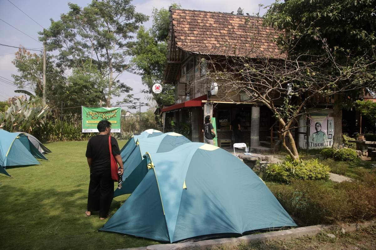 tenda peserta musyawarah kretek