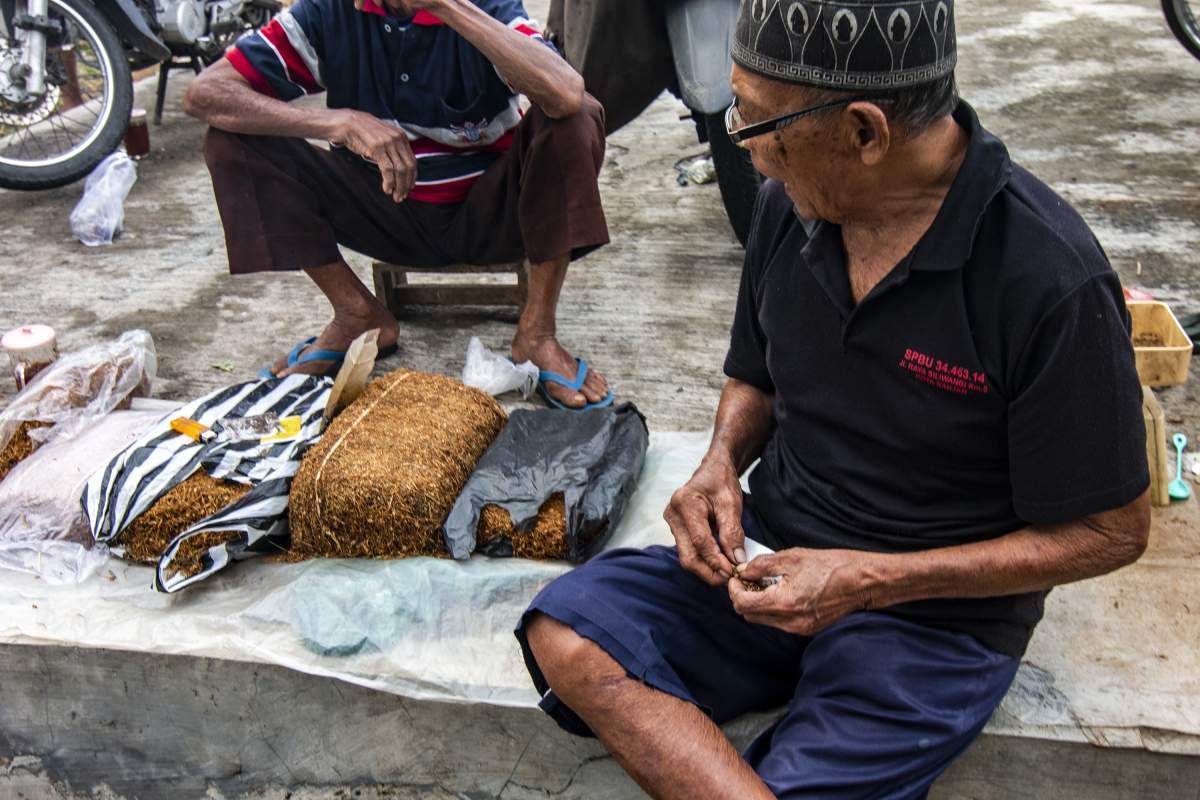 Tingwe di lapak kaki lima