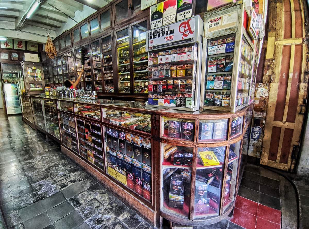 toko rokok dan cerutu enteng sigar