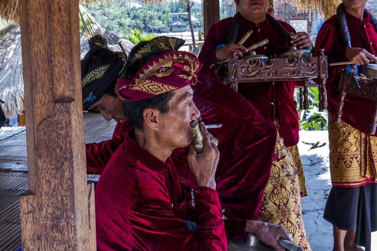 Tokoh Budaya Suku Sasak saat Sebat