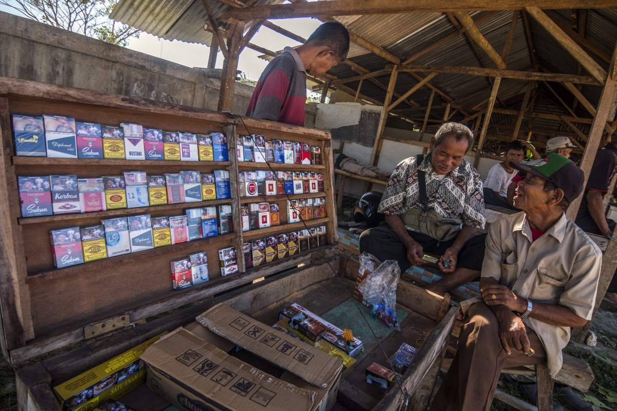 warung rokok di pasar hewan playen