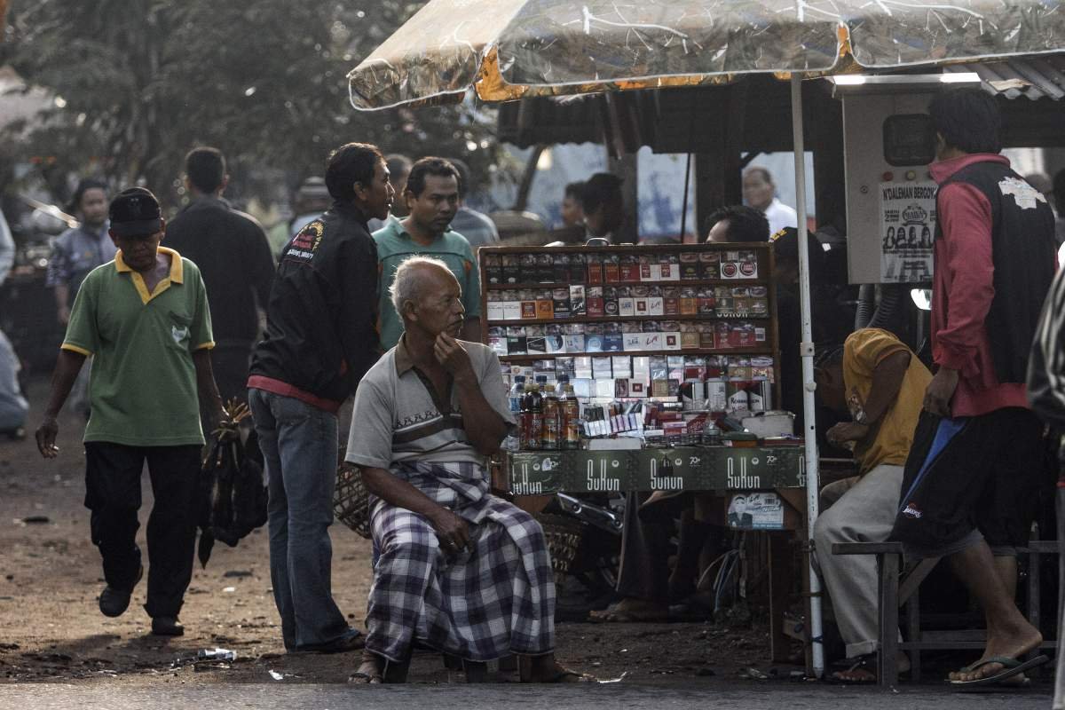 Warung Rokok di Pasar Tradisional